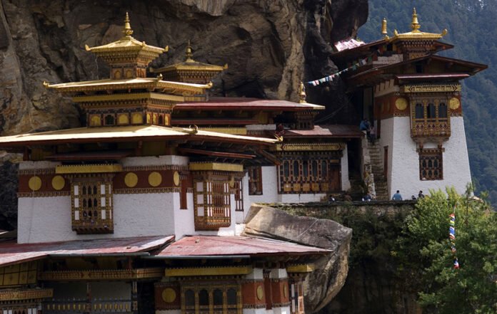 el-monasterio-del-nido-del-tigre-en-butan3