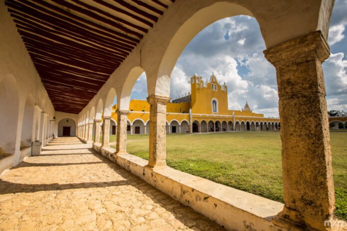 izamal-yucatan-900x600.jpg