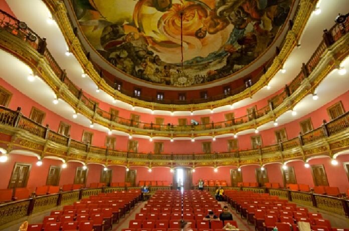 teatro-jose-rosas-moreno-lagos-de-moreno.jpg