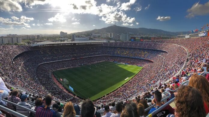 Viaja a los estadios de fútbol más emblemáticos del mundo