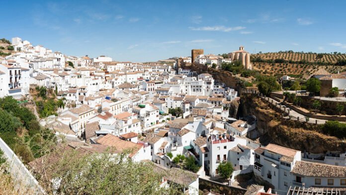 Setenil de las Bodegas: un municipio situado en plena roca
